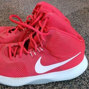 Mens 7.5 Nike Basketball shoes